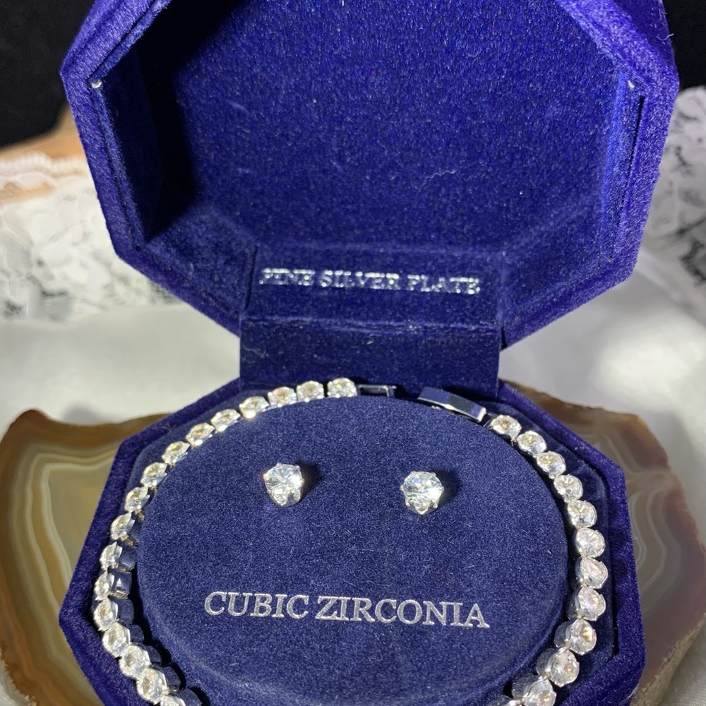 FINE SILVER PLATED 7' TENNIS BRACELET AND STUD EARRINGS SET